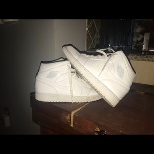 Mike air Jordan 1’s mid